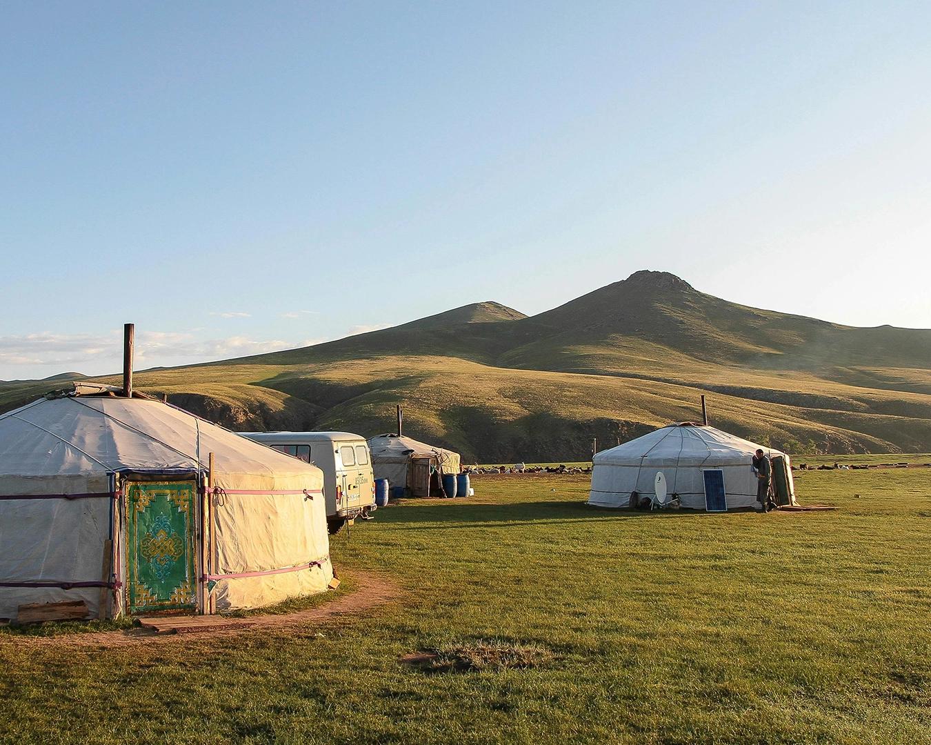 Mongolie : vie nomade entre montagnes sacrées et plaines infinies