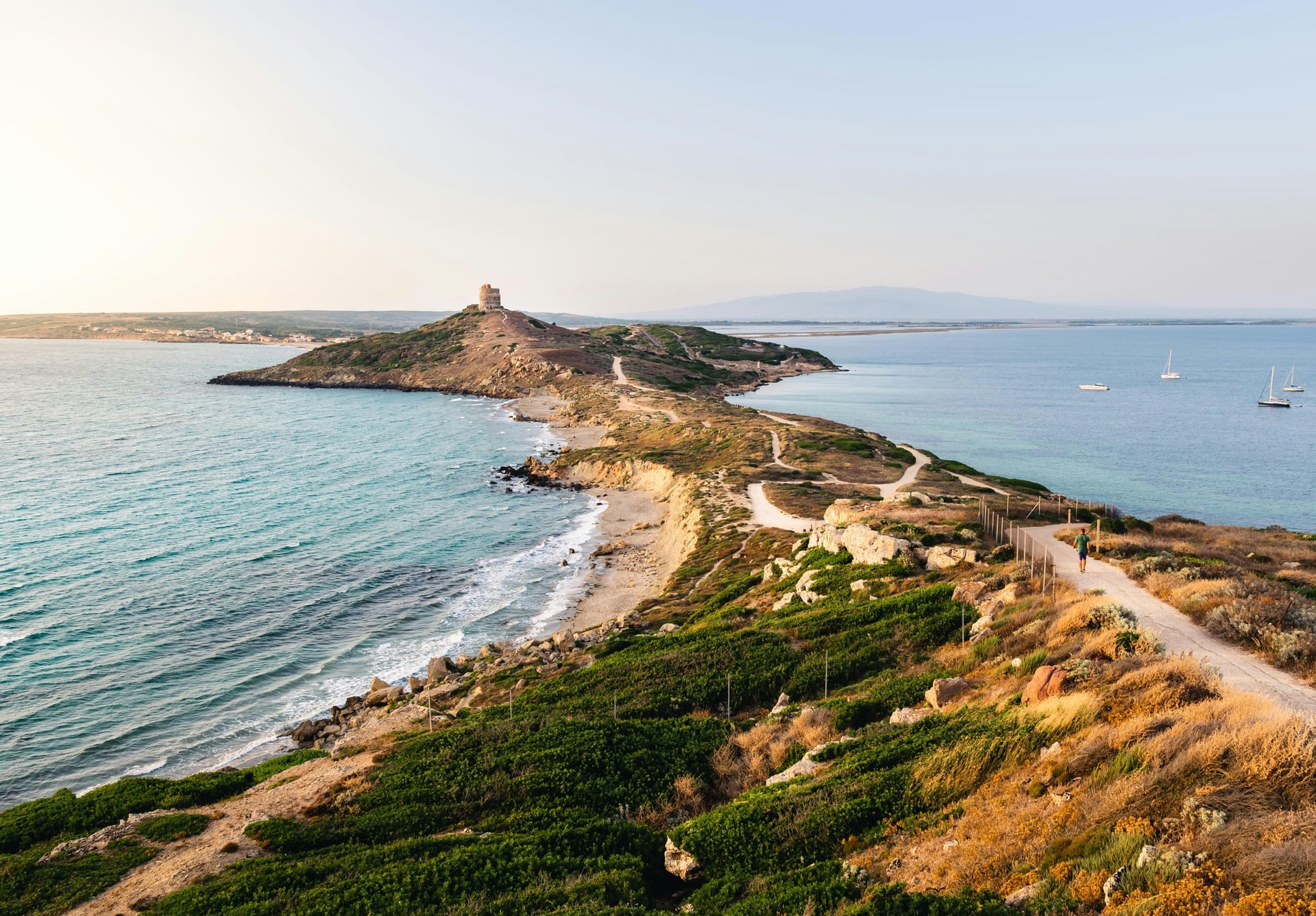 Entre deux îles : sept jours d'aventure motorisée entre Corse et Sardaigne