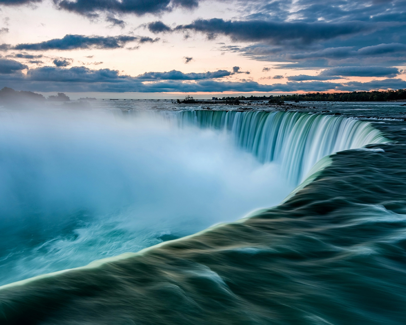 Chutes du Niagara au coucher du soleil